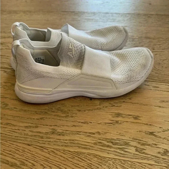 APL Techloom Bliss Womens Shoe White Size 6.5 - Picture 1 of 3